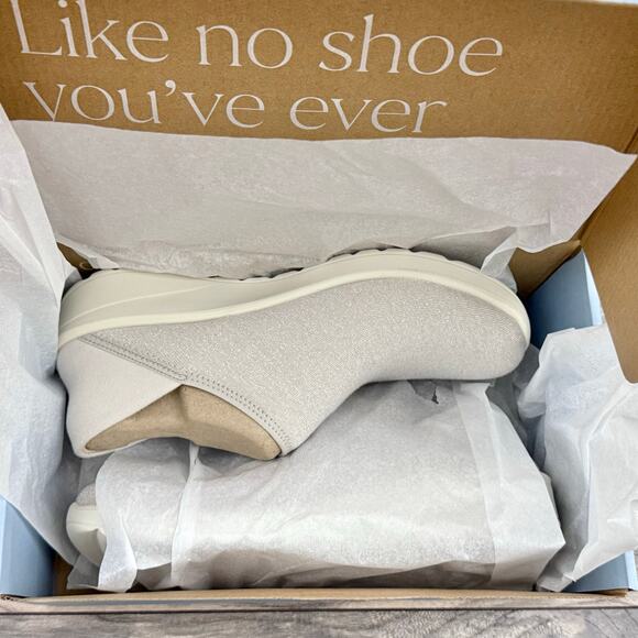 NIB Bzees Getaway 9M Beige Slip On Comfort Mule Sneakers - Picture 10 of 11